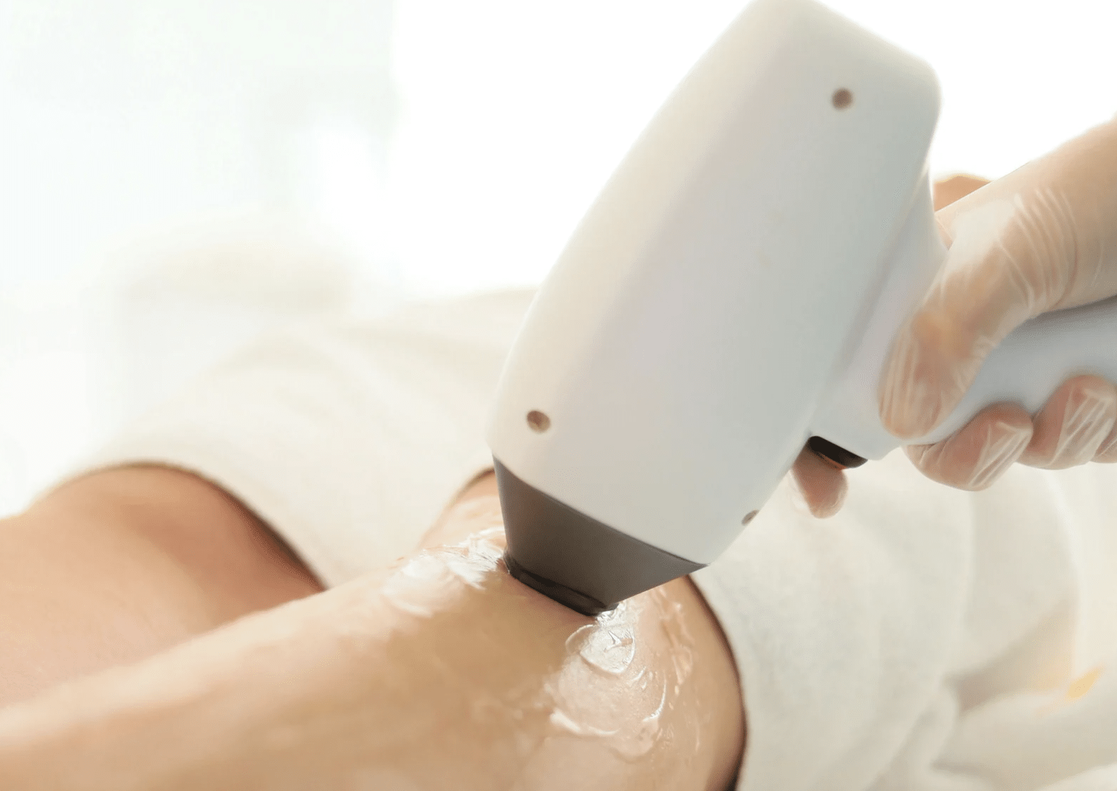 Pourquoi est-il préférable de réaliser ses séances d’épilation ou de laser chez un dermatologue plutôt qu’en institut ?